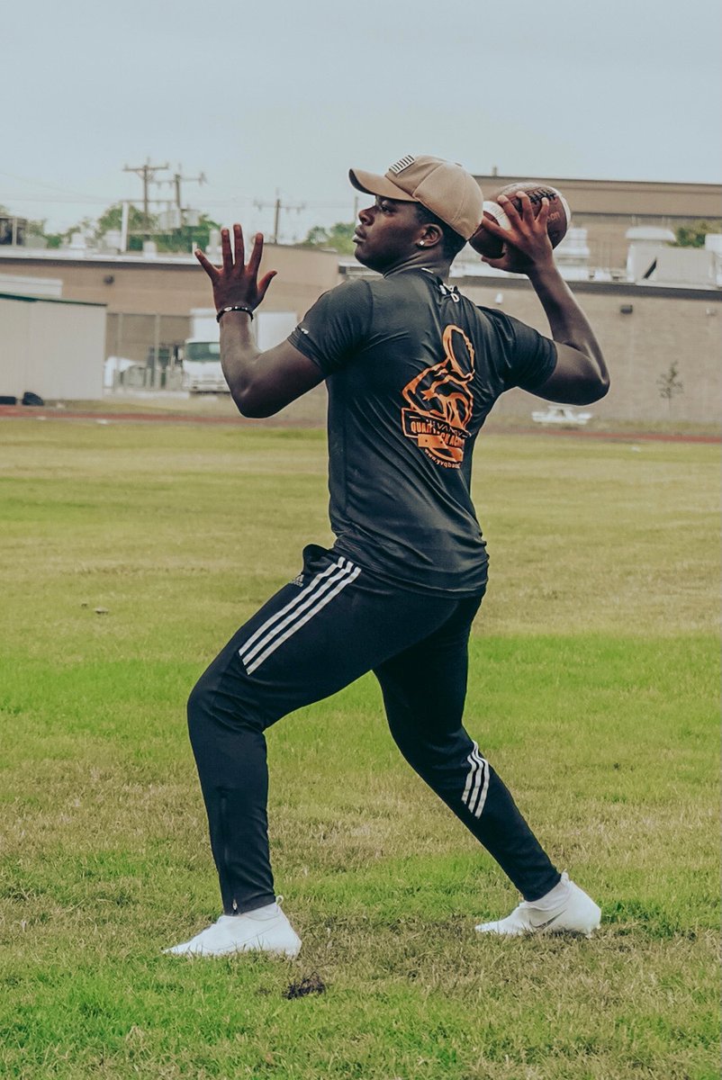 colemandewayne_'s tweet photo. Same Mission,Different Setting.🙇🏾‍♂️ https://t.co/HhdpBG0PFu