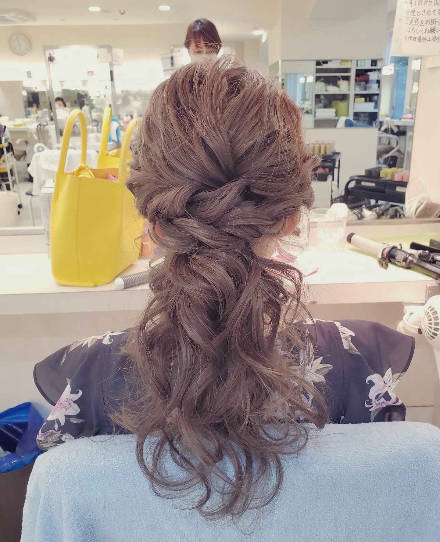 銀座ヘアメイク りっちゃん先生 こんにちは 人気のローポニーテールです アッシュ系にカラーされて来て 透明感の有る仕上がりになってます 美意識の高いお客様 いつも有り難うございます 担当スタイリスト 小野 銀座 銀座フルハーツ