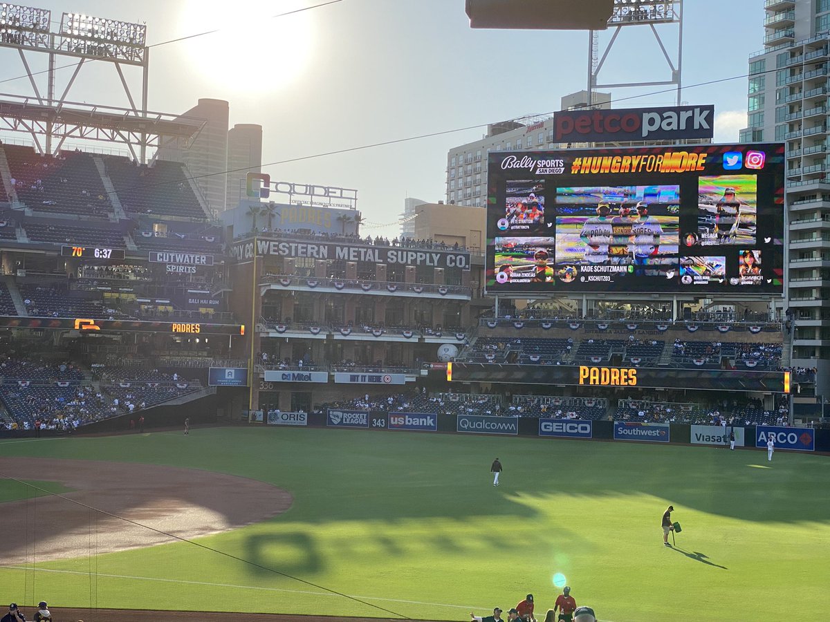 TakingInTheView's tweet image. Hanging in San Diego watching the Dodgers vs Padres. #hungryformore