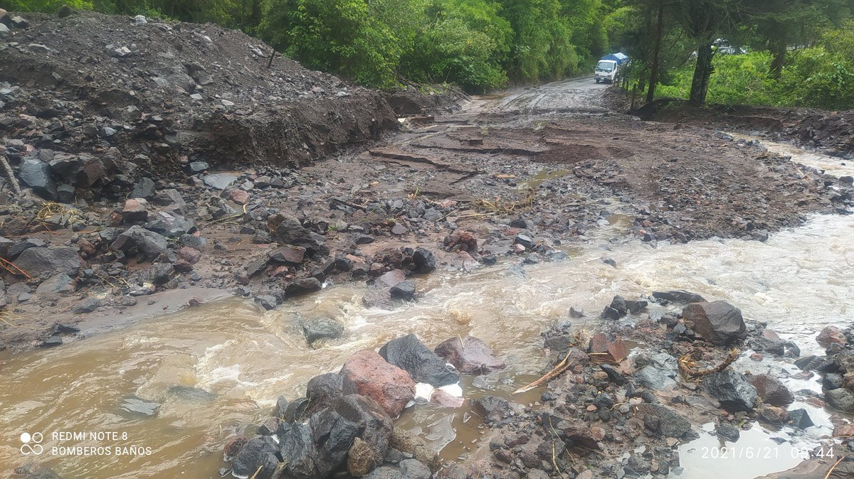Carrillodar's tweet photo. El invierno no da tregua, en Baños de Agua Santaz el Cuerpo de Bomberos ha atendido varias llamadas de emergencia. https://t.co/C9IhvC9feX