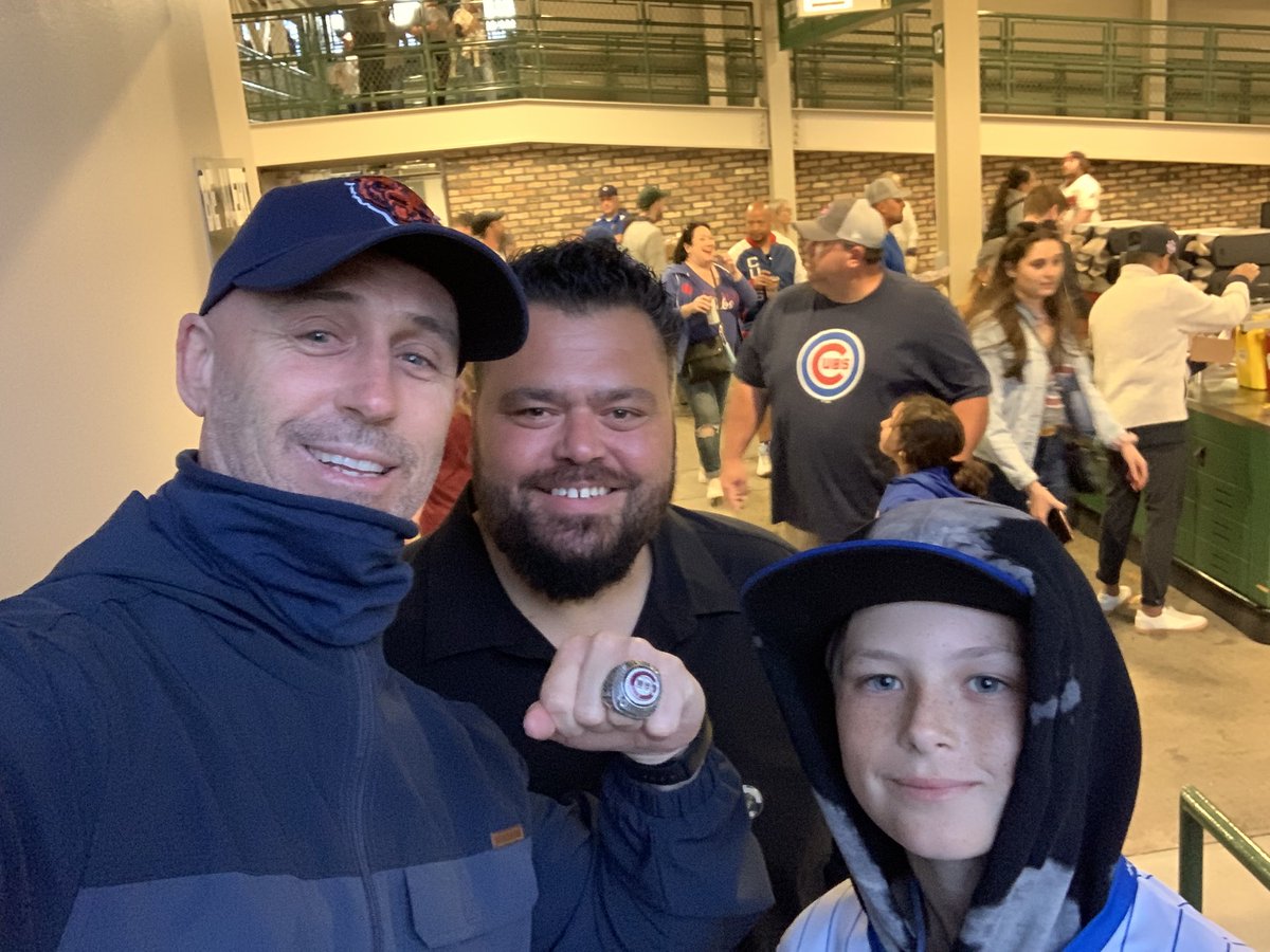 RoddyLayton's tweet photo. @JohnVincentLive amazing job on the national anthem at the Cubs game. Thanks for pic https://t.co/f4PGbCHKv6