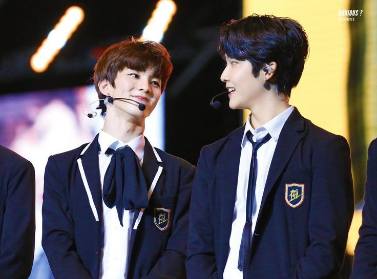 kevkyu247's tweet photo. find a person who looks at you the way changmin looks at kevin. goodmorning deobi!!🤗🤍 https://t.co/JI8KfZlDzQ