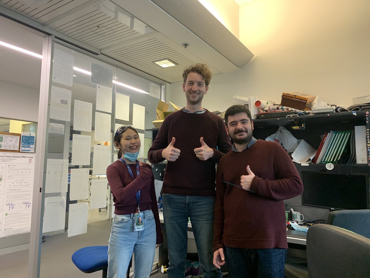 On Tuesdays we wear zinc tetraphenylporphyrin maroon #WhiteLab #AllSmiles #RealTimeChem