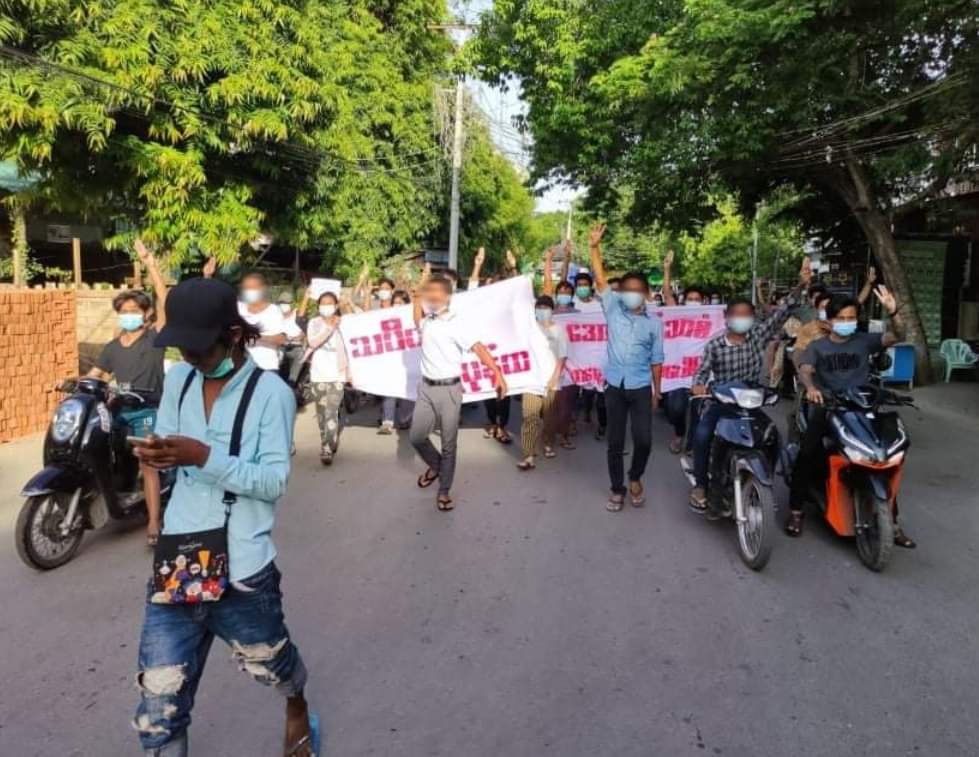 SayuriniIII's tweet photo. #Mandalay Aung Myay Thar San Education Coalition Strike daily protested against the military regime.

#UnfetteredAccessForAids
#June22Coup
#WhatsHappeningInMyanmar https://t.co/eKcCkaIG28