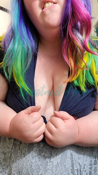 What do you think of my new hair, Master? 🏳️&zwj;🌈 https://t.co/6sfFYXEIJe