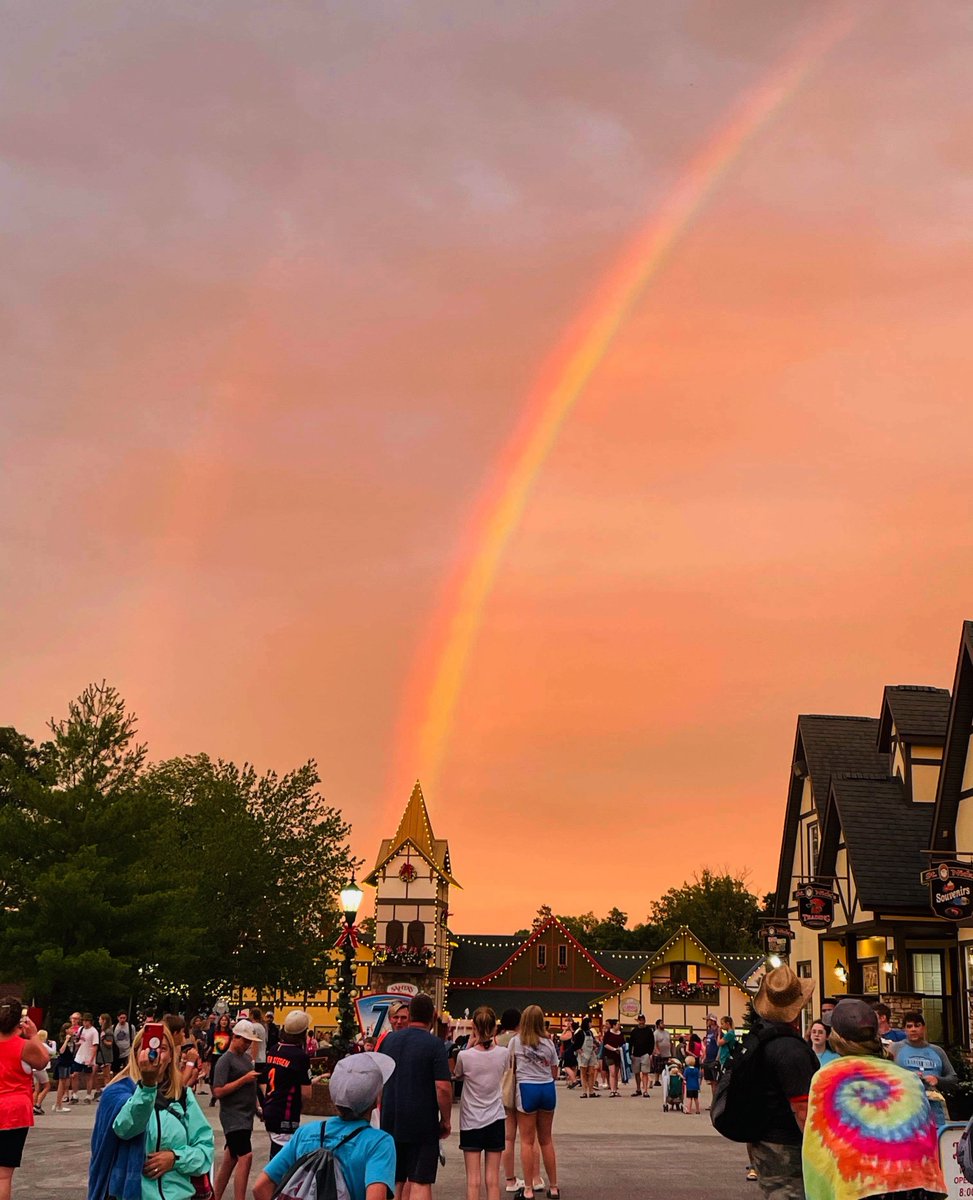 HolidayWorld's tweet photo. ✅ Short Lines
✅ Stunning post-rain skies

So many reasons to visit on a rainy Indiana day ❤️💛💙

📷 Thanks to our team for sending these our way! https://t.co/0nwVZaPjqj