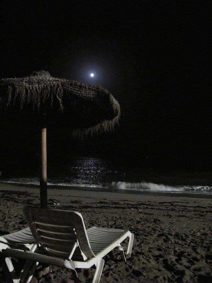 uncafedeti1's tweet photo. Ir a la playa por la noche y escuchar las olas es todo lo que necesito ahora mismo. https://t.co/rwGFL9uZDH