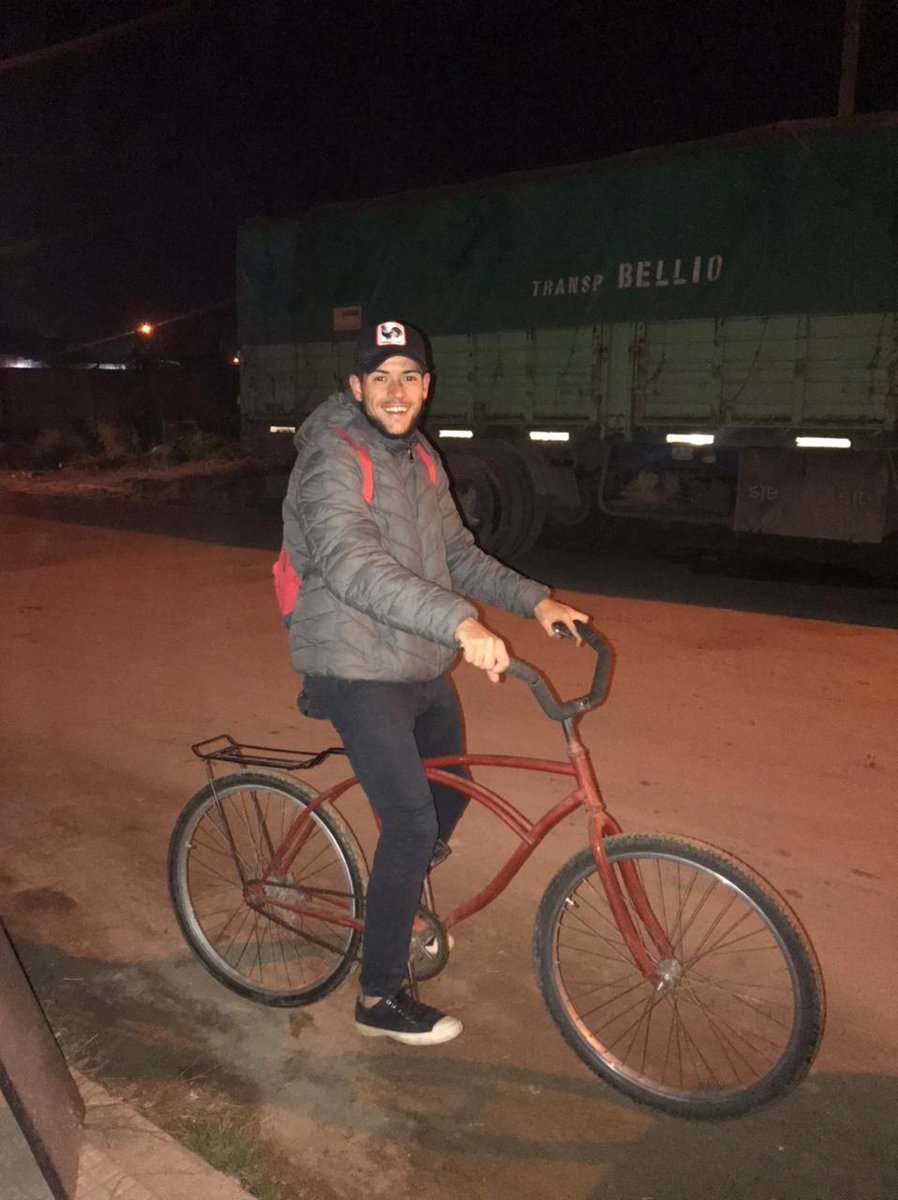 mateoopoli2's tweet photo. Subite morocha vamos a buscar un almohadonsito para el portaequipaje https://t.co/zsqSLE5j6Z