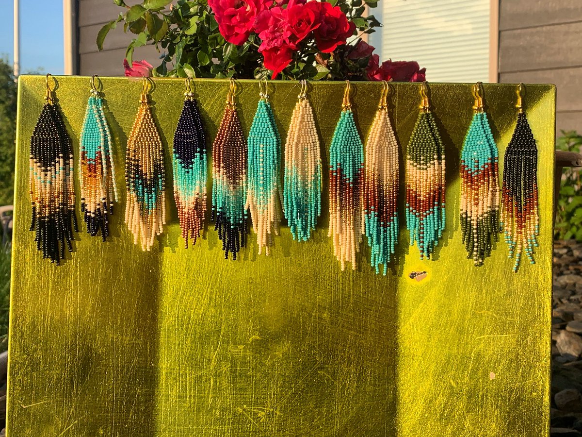 Still have to finish up the mate to the pair on the far right end but couldn’t pass up this golden hour photo opportunity! The first half of the next airport gift shop drop will be finished and delivered tomorrow morning! #beadwork #fringeearrings #handmade #SummerSolstice