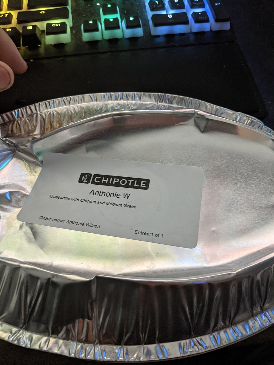 Th3b1ackguy_11's tweet photo. WTF is this @ChipotleTweets 😳 https://t.co/nt97mnnXFZ
