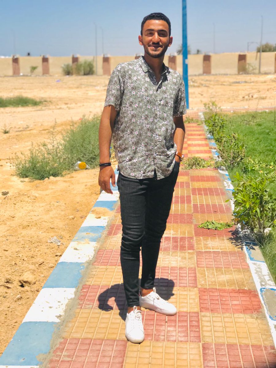 لآ تكن عاديآ كن فرصة لا تتعوض.،—↗