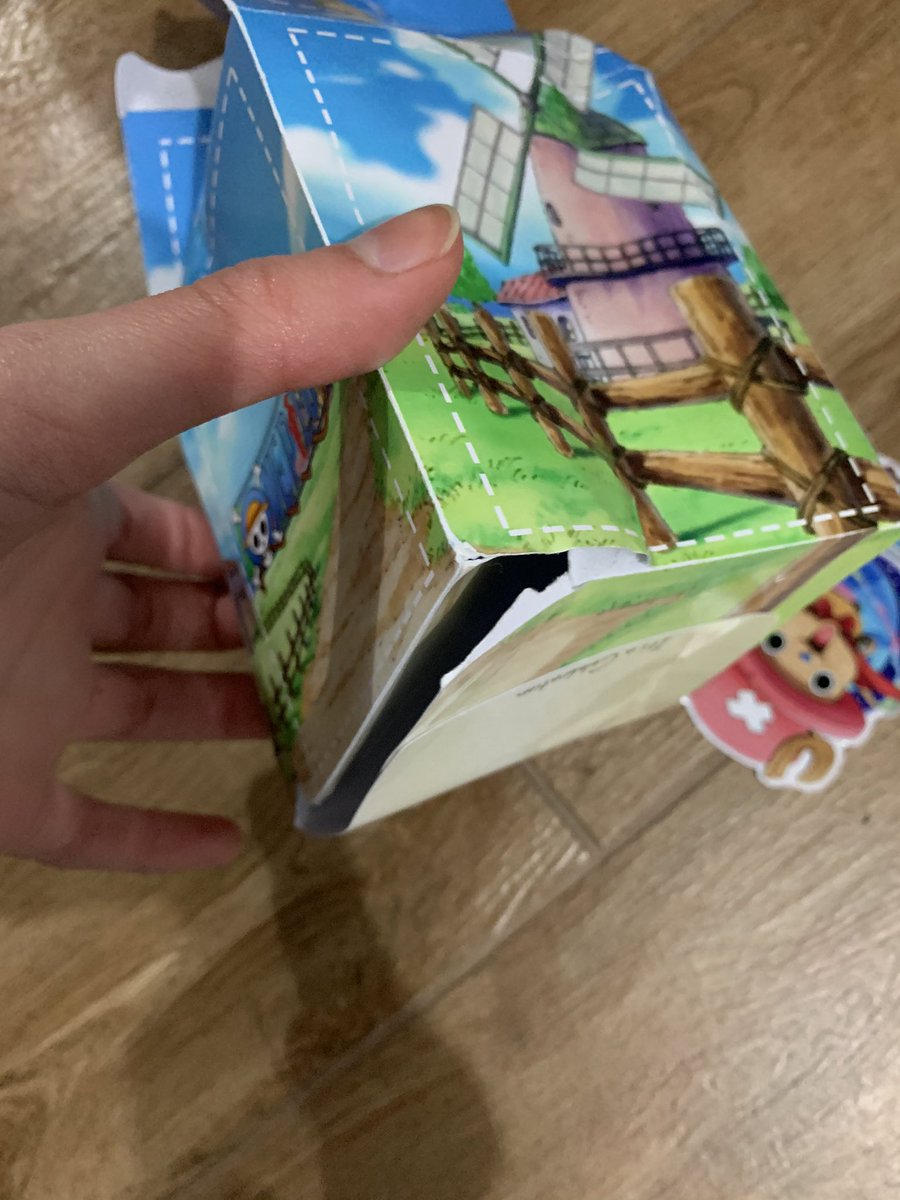 Jazzyanc's tweet photo. En estas condiciones @Chilexpress nos devolvió un paquete enviado a fines de mayo. Sin responsabilizarse por el daño material de nuestro trabajo, dejando a una familia sin su pedido por su inoperancia. Haciéndonos pagar un envío que nunca fue para poder rescatar la caja https://t.co/seCmsbr9Fj