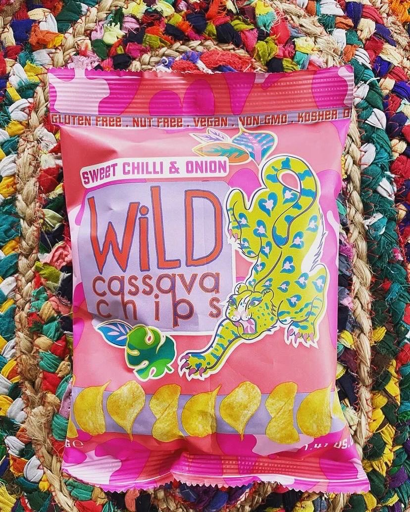 Wildcassavas's tweet image. #Cassavas provide a crunch to remember. 💥Seasoned to perfection with zesty #onion and sassy #chili 🧅🌶 Enjoyed and shot by @spangledstar