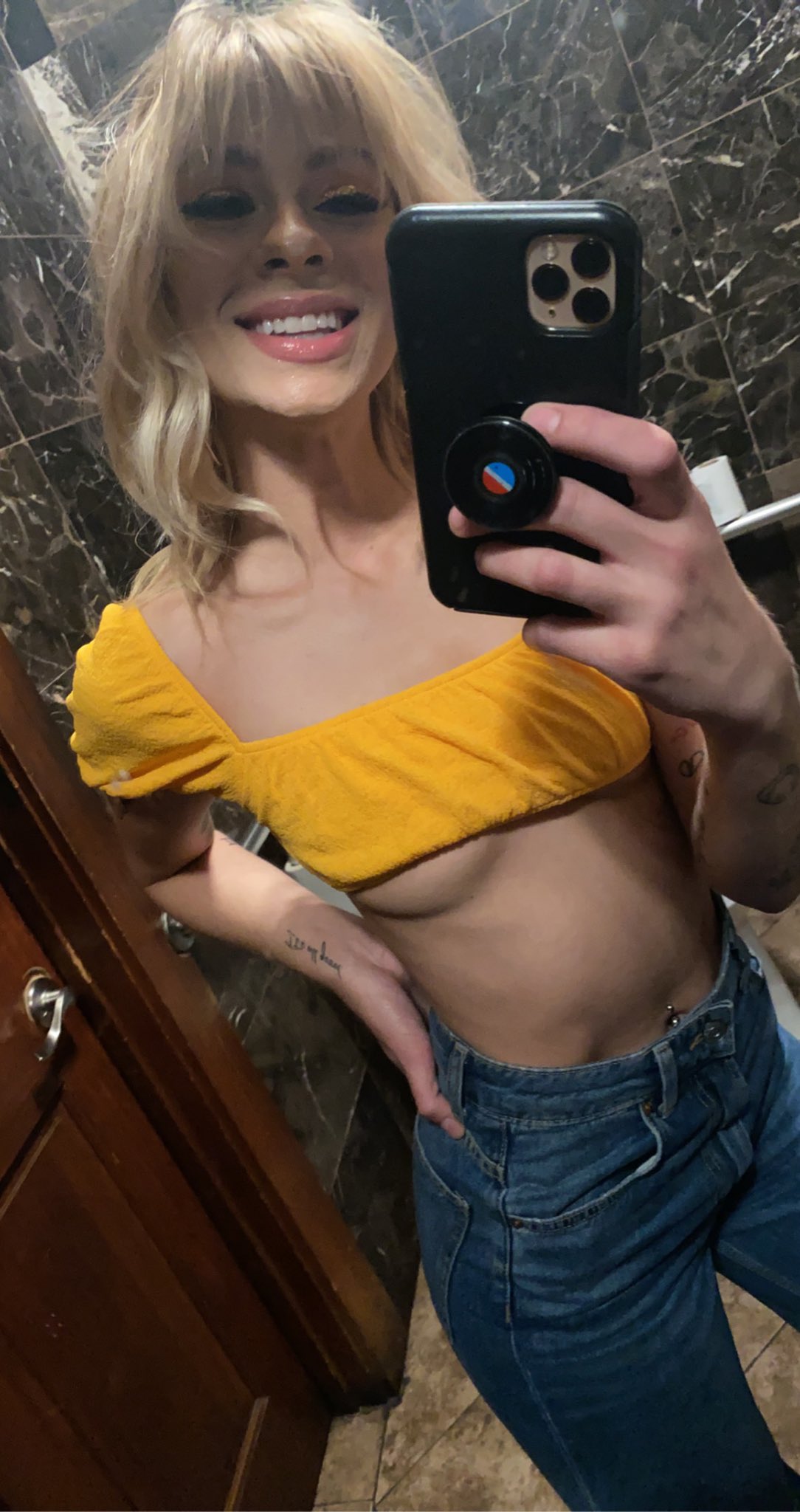 2 pic. 💛 https://t.co/vEE24cKAma