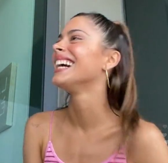her smileeeeeeee