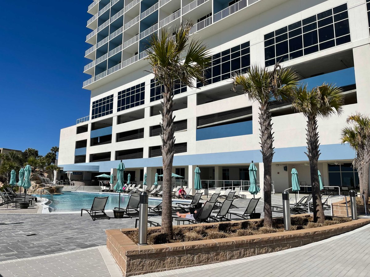 Life is cool by the pool.

📸: Scott Freisner