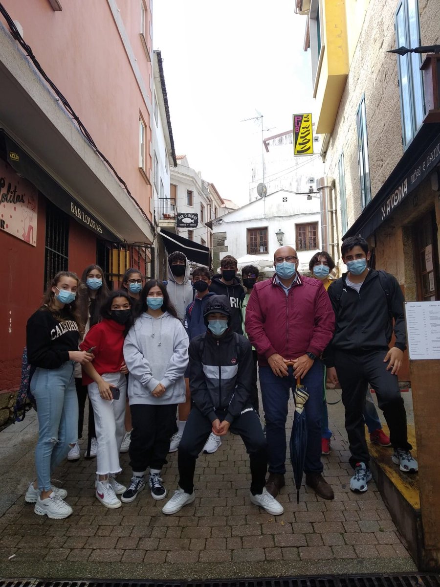 PilaGAgra's tweet image. Parabens a 3 ESO do Colexio Abrente de Sanxenxo, gañadores do concurso Matemáticas na Raia, organizado por #agapema, e #apm. Hoxe foi a entrega de premios con un roteiro matemático con #mathcitymap.