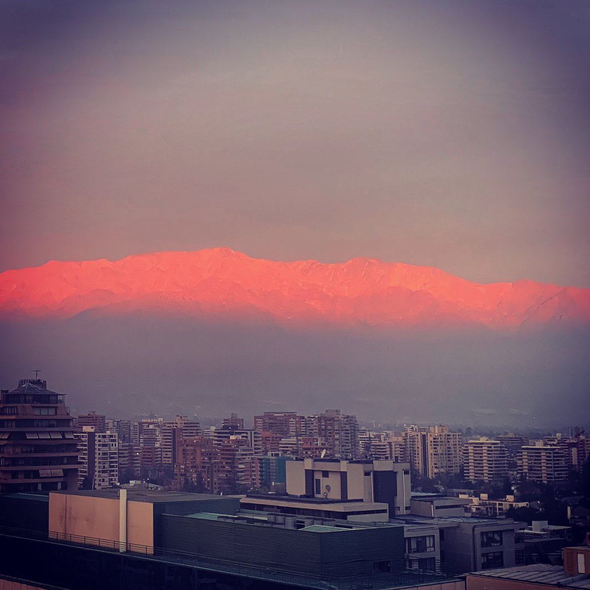 NickMeehanNZ's tweet photo. “red mountains at night, spectator’s delight” #andes #cordillera #kitchenviews #atardecerdelsolsticio https://t.co/RsjKHCZ0bb
