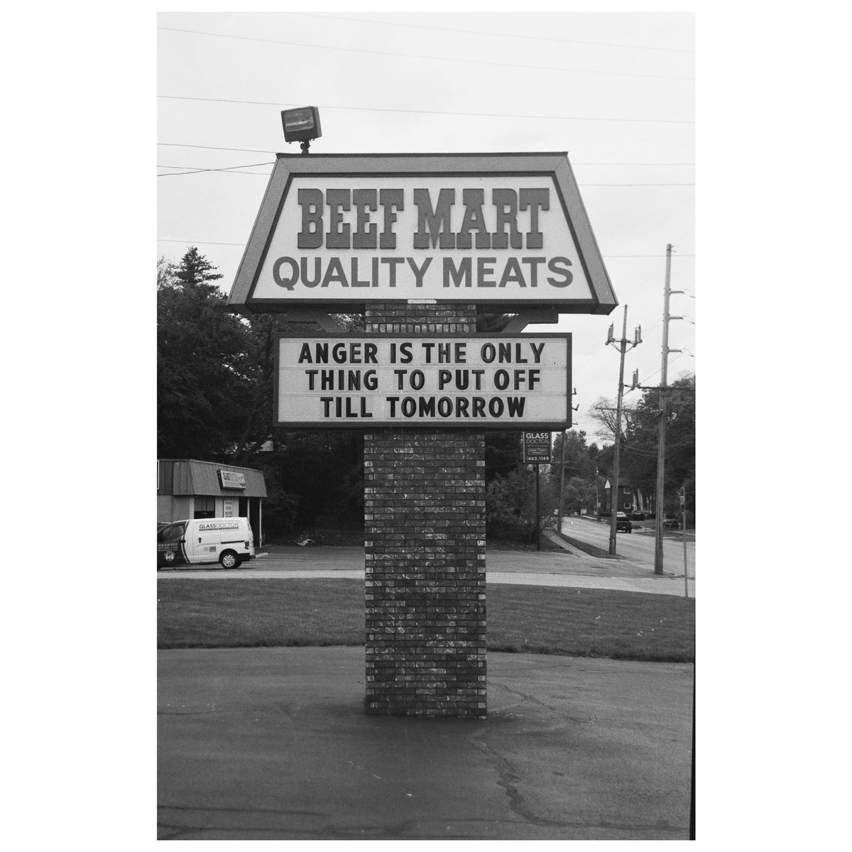 AleksKarjaka's tweet photo. Anger,it’s not what’s for dinner. @ILFORDPhoto #beef #beefmart #beefitswhatsfordinner #dundundun #beefbbq #ilford #ilfordhp5 #signage #signagedesign #bnw #streetphotography #leica #shootfilm #analog #35mmfilm #analogphotography #analog #karjaka #indiana #valparaiso #infilmwetrust https://t.co/mT3aZGYKi5