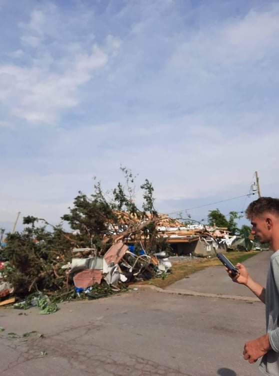 Tornado turns deadly near Mascouche, Quebec / Twitter