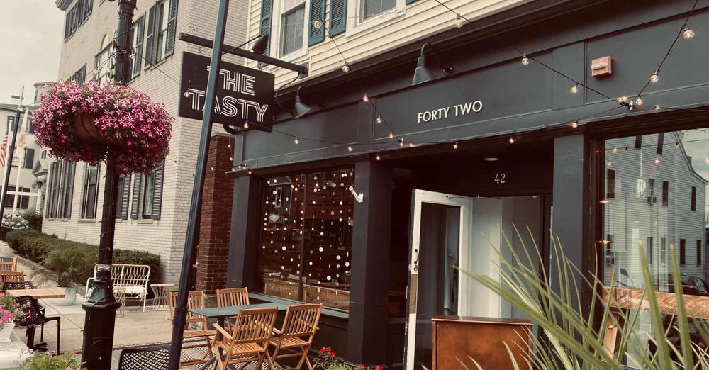 VisitMA's tweet photo. Taking a trip to #PlymouthMA?  Be sure to visit The Tasty for local food, craft cocktails &amp; genuine hospitality. @SeePlymouth  #mylocalMA 
https://t.co/hROeoyr83o https://t.co/nRpnfx6TNk