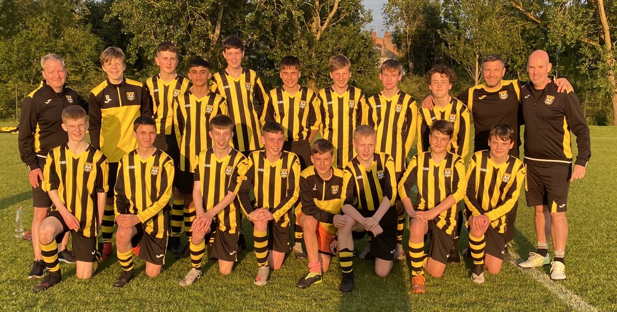 A cracking game in the sunshine for the Stamperland City boys tonight, against a good Hillwood team.  A hard fought 4-2 win keeps us top of the division.  3 matches in 8 days and 3 wins...great commitment from the whole squad all season long now paying off.  Keep it up, lads!