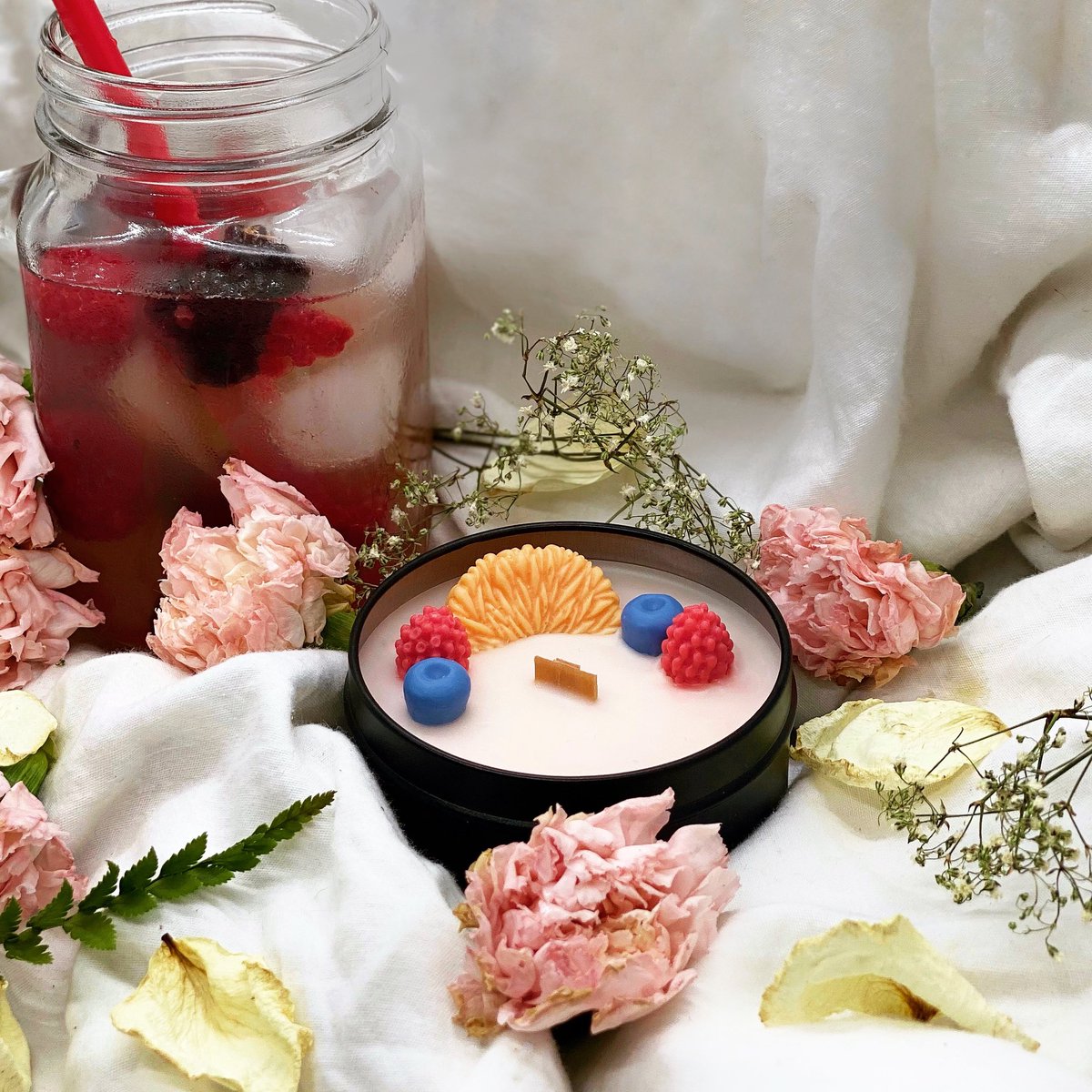 KareKitOfficial's tweet photo. Brb, we’re sipping on this sweet-smelling Sangria 😍🤪 Drops Wednesday, June 23!
How realistic do our toppers look? Friendly reminder that they’re not edible 🙈 #karekit #candlesofinstagram https://t.co/YIB9coQfRn