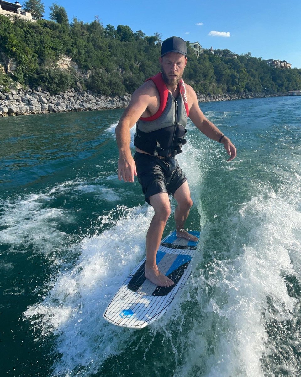 joelrunyon's tweet photo. First photo: what I think I’ll look like immediately learning a new skill on my #impossiblelist. @ImpossibleHQ
Other photos: Reality 5 seconds after I drop the rope.
When’s the last time you learned something for the first time? https://t.co/1kKjUxef1W