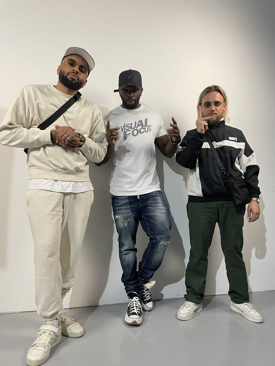 Vraie énergie ce live chez visual focus studio s/o <a href="/pprosofficiel/">PPROS</a> muchas gracias ! ⚡️ LBR tu reconnais les 👁 <a href="/lalignebleuerec/">La Ligne Bleue</a>