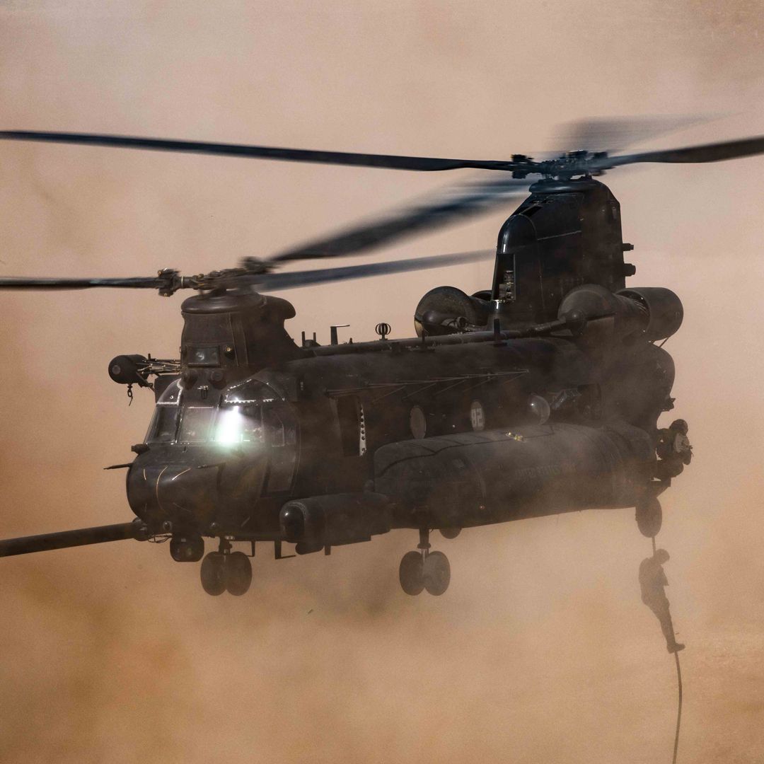 Military_PH's tweet photo. U.S. and Moroccan troops fast-rope out of a CH-47 Chinook in Tifnit, Morocco.
Credit: Army Spc. Brendan Nunez https://t.co/gYblGv8NXL