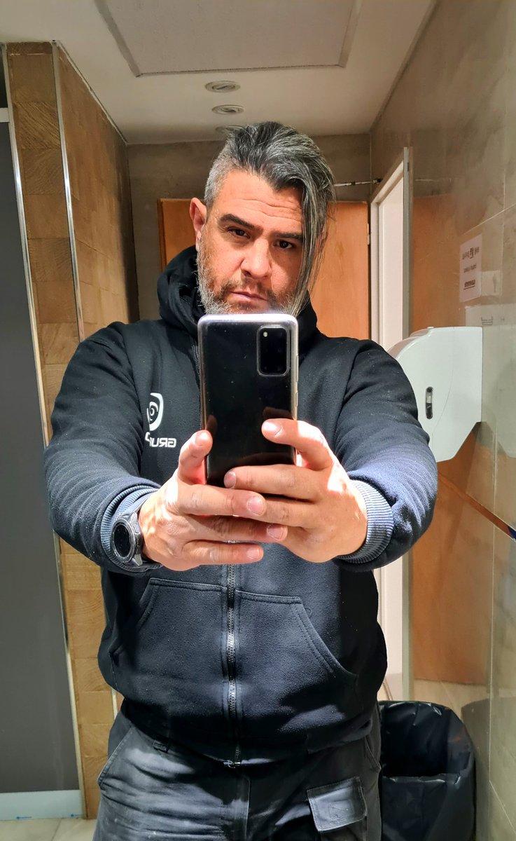 Con frío y todo mañana seguimos!!! A trabajar!!! #lifestyle #work #luces #universidadelamatanza #teatro #cine