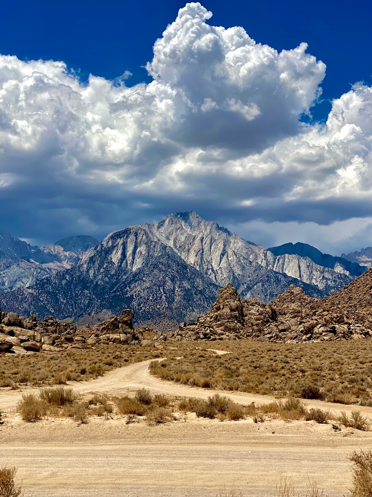 ESIAonline's tweet photo. Lone Pine Peak is often mistaken as Mount Whitney as it towers over the valley and Alabama Hills below. Lone Pine peak stands at 12,949 ft. Grab great views of Lone Pine Peak and Mount Whitney as you travel through the Alabama Hills. 
. https://t.co/hbuyOwfrVV