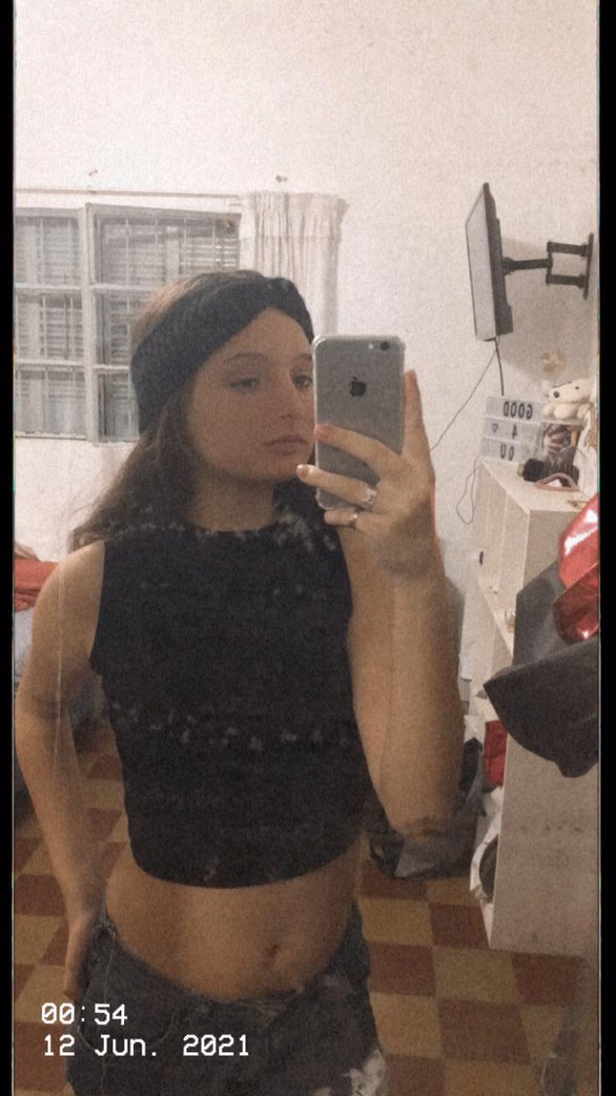 esposxcakehouse's tweet photo. Holis me llamo Miluu, soy parte de la manada hace casi 1 año, me puede hablar cuando quieran🦁♥️ #selfiefornano https://t.co/b1wpRXg3Vq