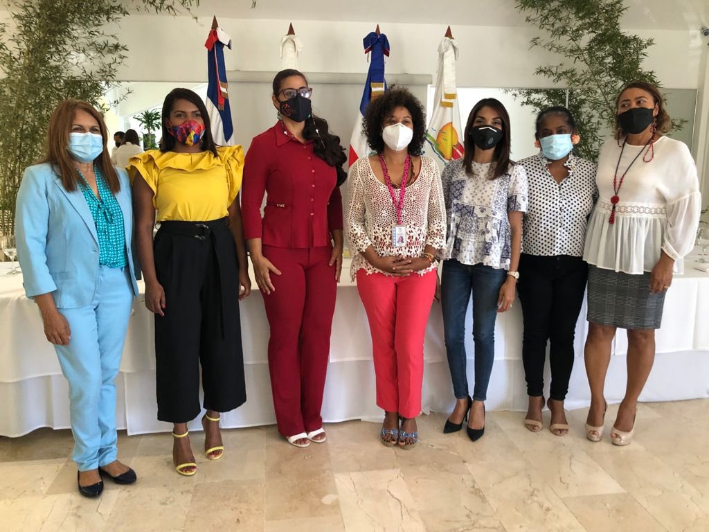 Hoy sellamos la alianza estratégica entre <a href="/adompretur/">ADOMPRETUR</a> y el <a href="/TurismoRD/">Ministerio de Turismo RD</a> al frente <a href="/DavidColladoM/">David Collado</a> para trabajar juntos hacia la recuperación del turismo y a convertirnos en el destino por excelencia de todo los viajeros. <a href="/ViajesTurismoRD/">Viajes&TurismoRD</a> <a href="/luisabinader/">Luis Abinader</a> <a href="/PuertoPlata_DR/">Discover POP</a> <a href="/OceanWorldRD/">Ocean World Puerto Plata</a>