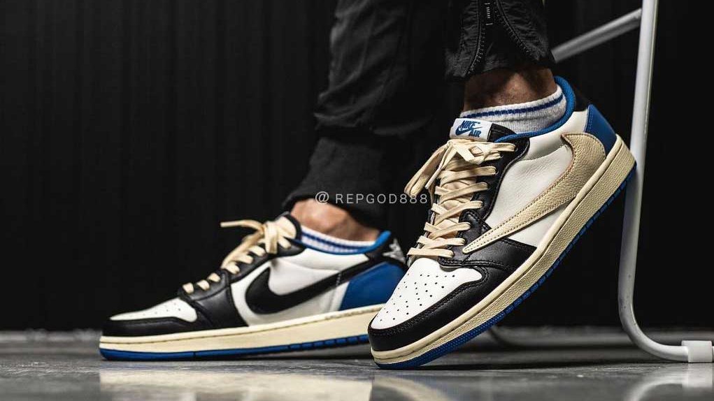 sneaker_wars's tweet photo. 【国内8月13日発売予定】フラグメント デザイン × トラヴィス・スコット × ナイキ エアジョーダン 1 ロー OG セイル/ミリタリー ブルー-ブラック-モスリン(DM7866-140)
⇒https://t.co/ocEvtHpLgt
#sneakerwars #スニーカー #ナイキ https://t.co/kRIHjULdgP