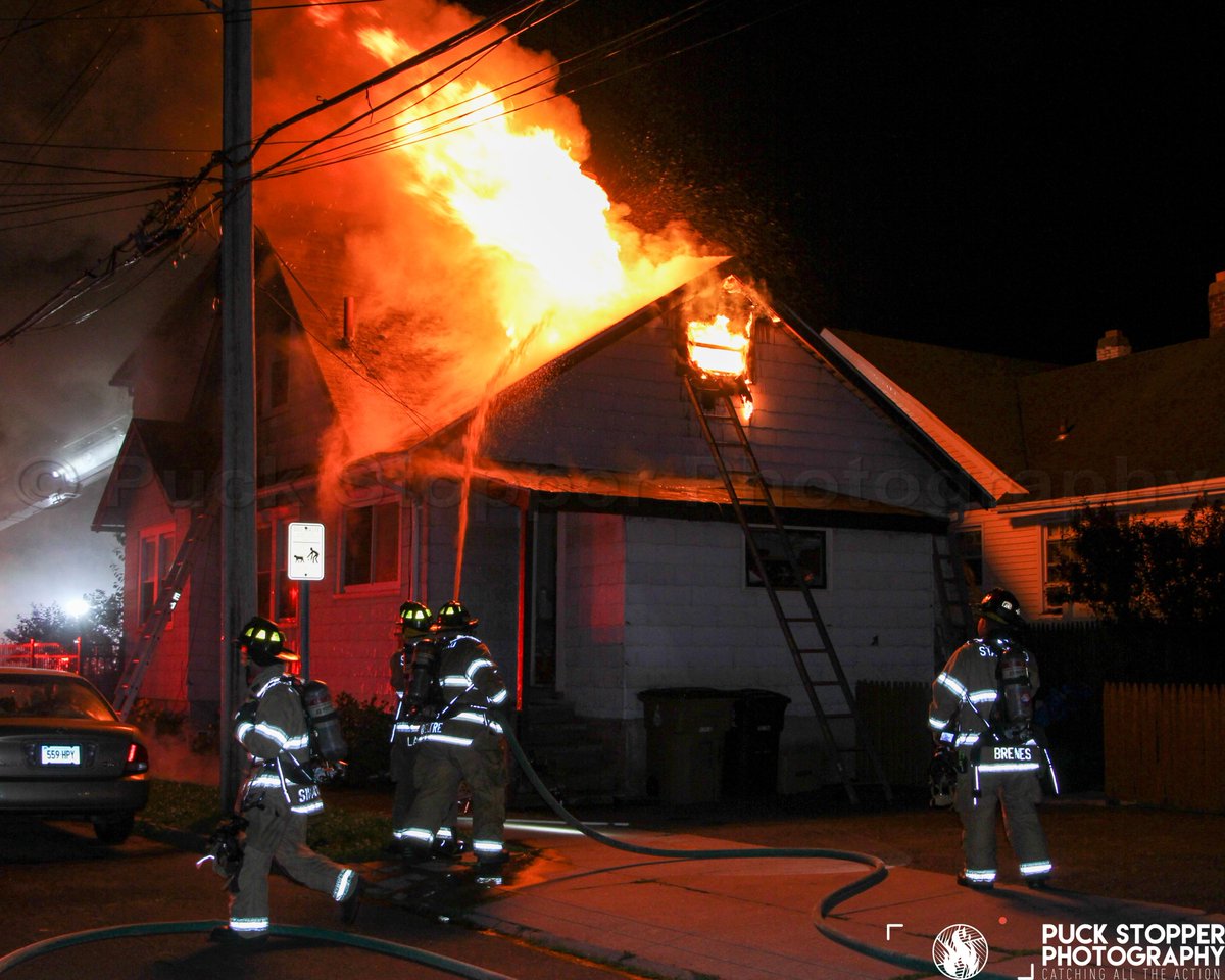 PSPhoto1's tweet image. Thursday night Stamford firefighters worked a second alarm house fire on Lincoln Avenue. Companies arrived to find heavy smoke coming from the home and were able to rescue numerous pets, keeping them away from the heavy fire conditions. See more here at puckstopperphotography.com/p13281493.