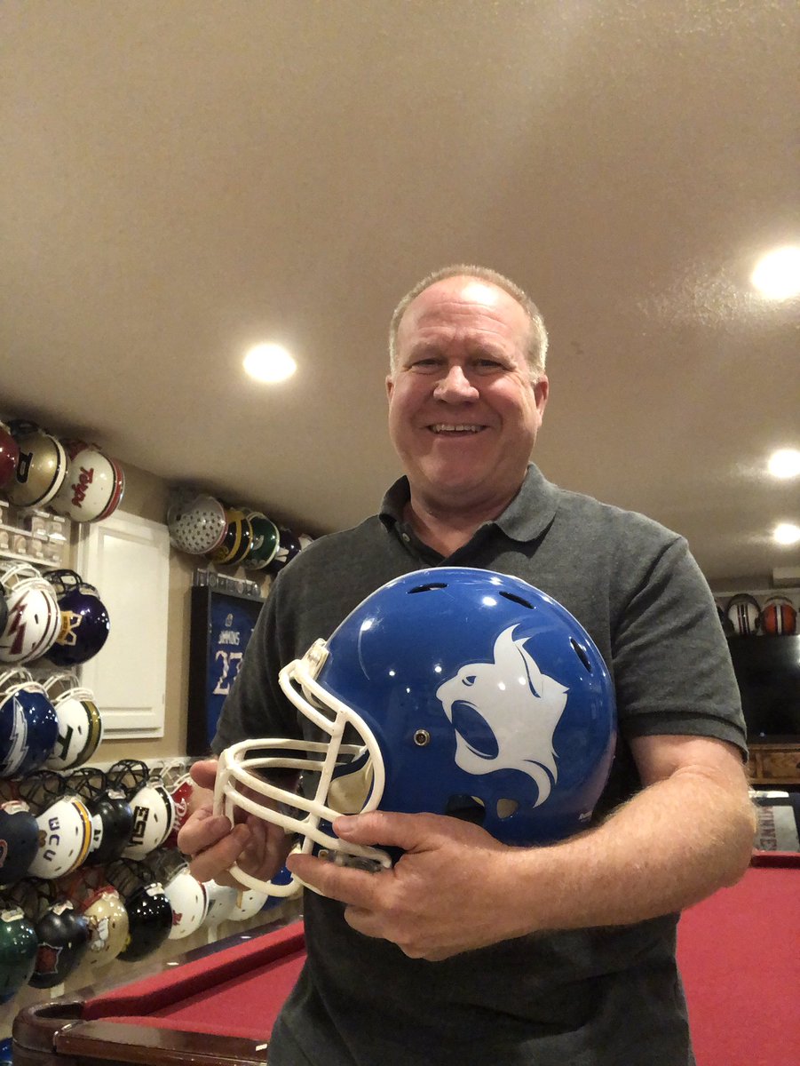 New Lid! Peru State Bobcats, Peru Nebraska. @NAIAFBALL @NAIA Member of the @HeartSportsNews! Thanks @PSCFootball @LouisVarley @CoachTMcCormick for the hook up! This is helmet #322 of the collection! The Oak Bowl is one of the best venues in the NAIA. https://t.co/GJqiv0jjDi