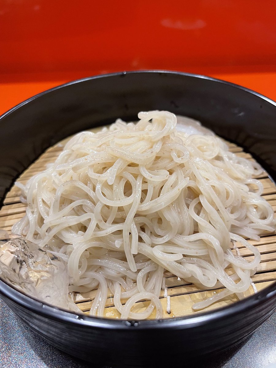 kyorinsen's tweet photo. お昼の天婦羅膳は、夏季は冷やしうどんとのセットをお勧めしてます。歯応えのある細うどんをツルッとサッパリお召し上がりください。#京都駅　#天ぷら　#ランチ　#冷やしうどん https://t.co/6vsiDUZQIT