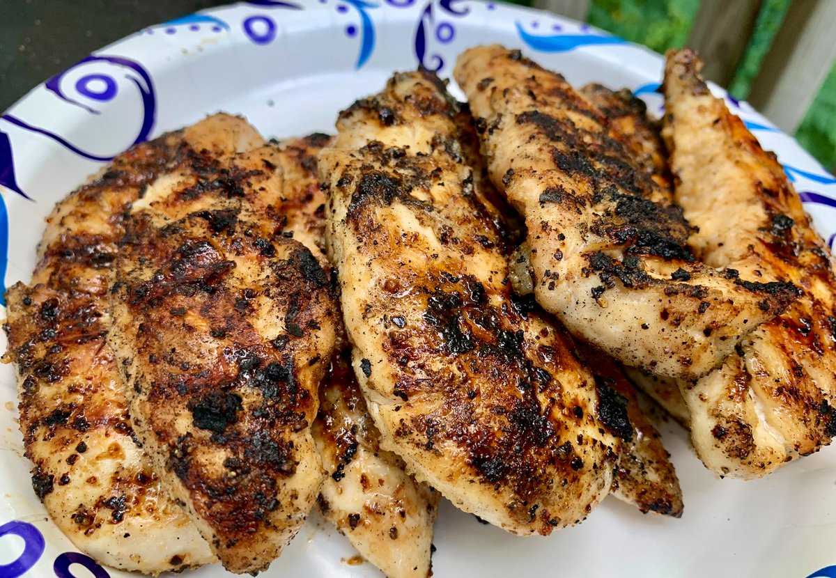 Essau1969's tweet photo. Got #Dinner done before the #Rain #Chicken on the #Grill &amp; #DirtWolf #Beer #DIPA @VictoryBeer #BeerMe #StormyWeather #BreakTheHeat 😎 #Beeroclock 🍺🍺 Drink it up! 😋 https://t.co/Yf5vSXI3q9