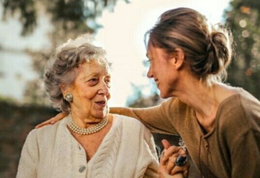 الحب ليس شاب وشابة
وليس فقط زوجين 

قد يكون 

اب وابنه 
أم وابنتها 
اخ واخت 
جد وحفيده 
صديق أو جار أو معلم 

لنحب بعضنا