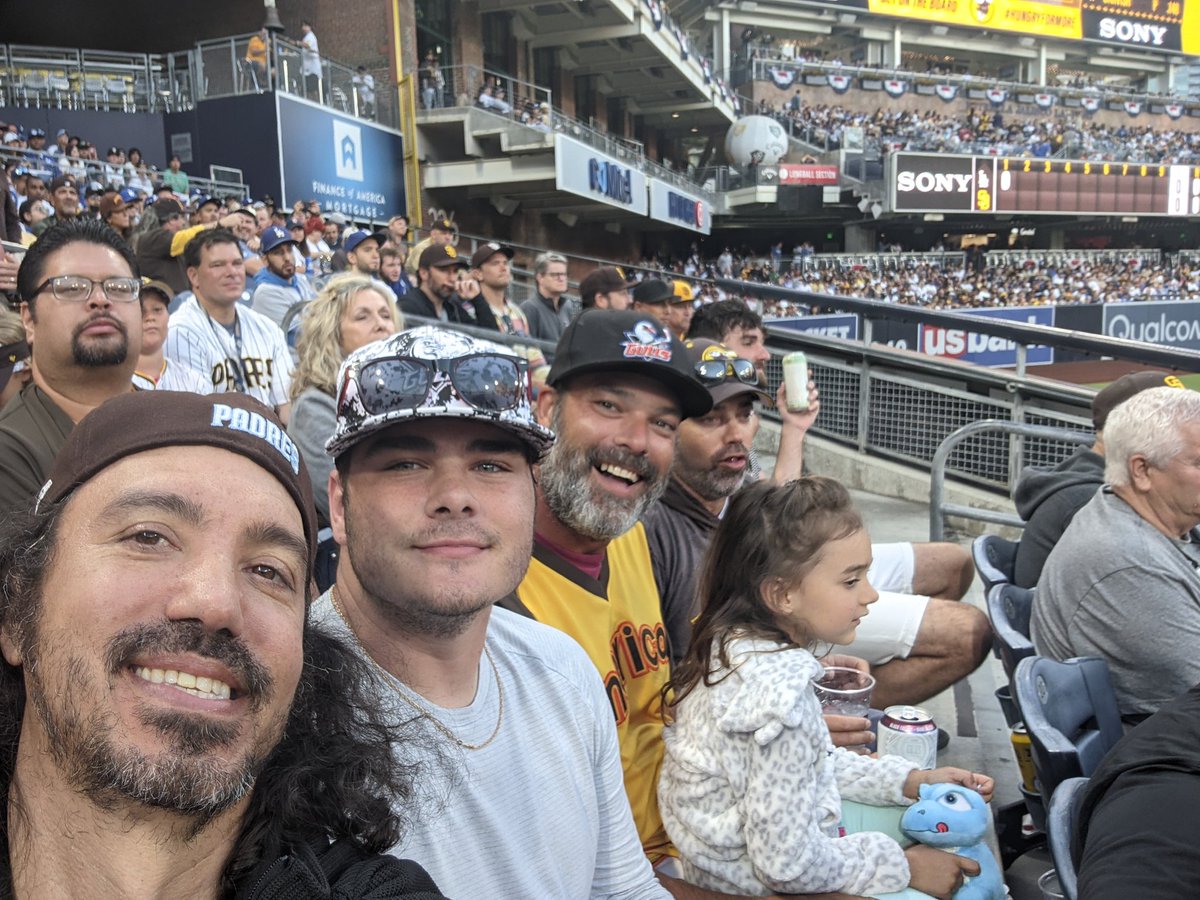 BindDesk.com tweet media