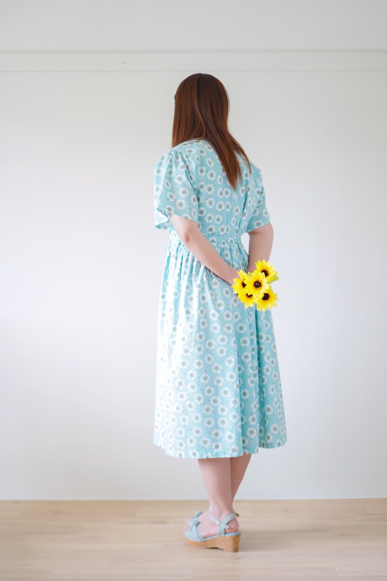 Fluff プレゼント企画中 手縫いで作ったワンピースです 和服のように前で合わせて着るデザインです 洋服をつくることはなかったのですが 型紙から試行錯誤して作りました ハンドメイド ハンドメイド好きさんと繋がりたい 手縫い T Co