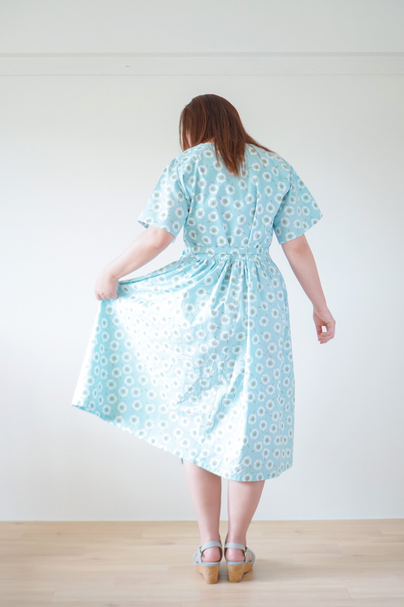 Fluff プレゼント企画中 手縫いで作ったワンピースです 和服のように前で合わせて着るデザインです 洋服をつくることはなかったのですが 型紙から試行錯誤して作りました ハンドメイド ハンドメイド好きさんと繋がりたい 手縫い T Co