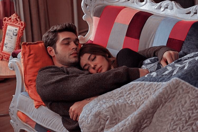 tayselversions's tweet photo. ŞebSel💘💗💓💕💞💗

#kaçakgelinler #SebSel https://t.co/YMBqsiulw2
