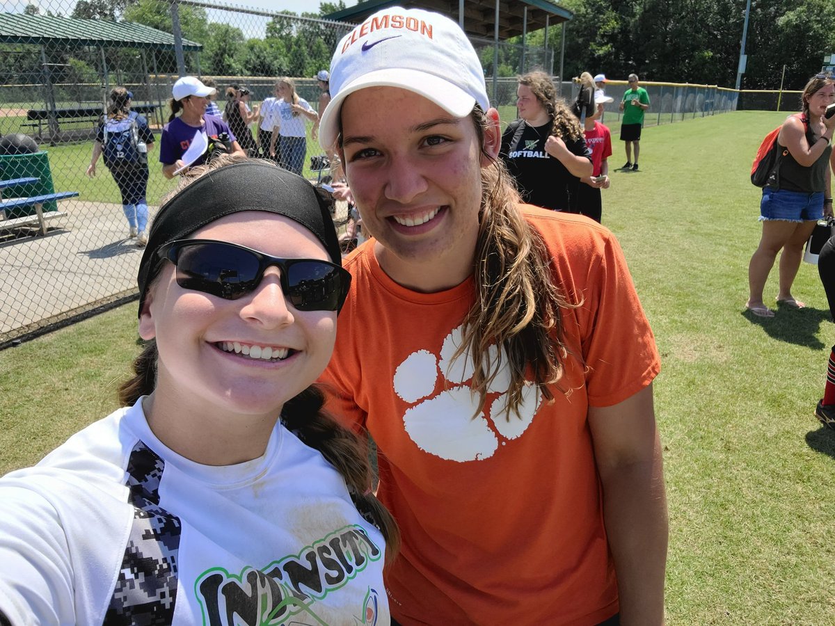 AliviaArtanis's tweet image. So fan girl rt now!! Valerie Cagle and @ansley_gilstrap ❤❤☺☺ Day one done.. two more to go! #learningTons #loveItHere @clemsonsoftball @intensitykod @SoftballConnect @IHartFastpitch @StriveSoftball @SFLIntensityKOD