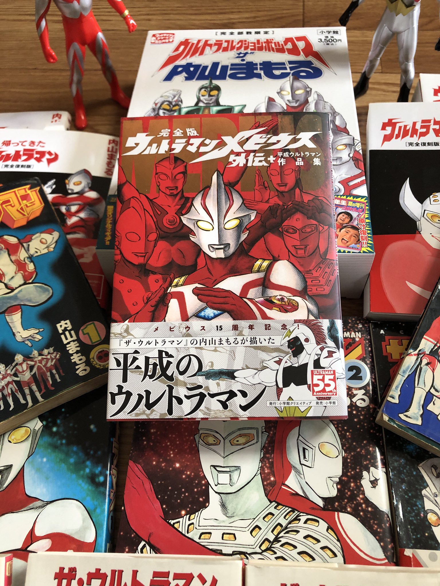 加藤弘之 完全版ウルトラマンメビウス外伝 昨日届いて 先程開封しました 感動 ウチのコレクションの一部と記念撮影 ウルトラマンメビウス外伝 内山まもる メロス T Co Gtwrs7cwcf Twitter