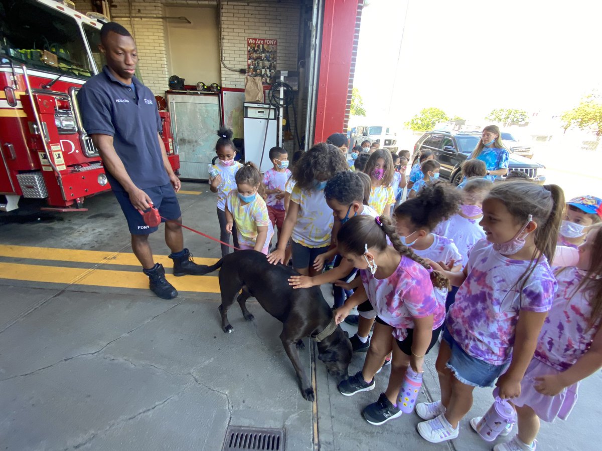 PS304X's tweet photo. Kindergarten trip to fire house! #everylearnereveryday #leadersinlearning #beyondblended https://t.co/lhcNI4Sr0p