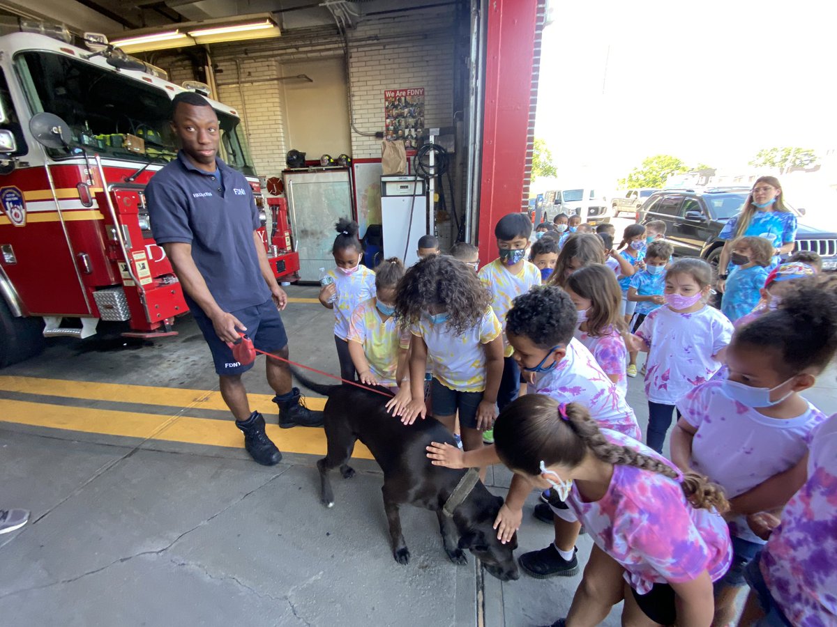 PS304X's tweet photo. Kindergarten trip to fire house! #everylearnereveryday #leadersinlearning #beyondblended https://t.co/lhcNI4Sr0p