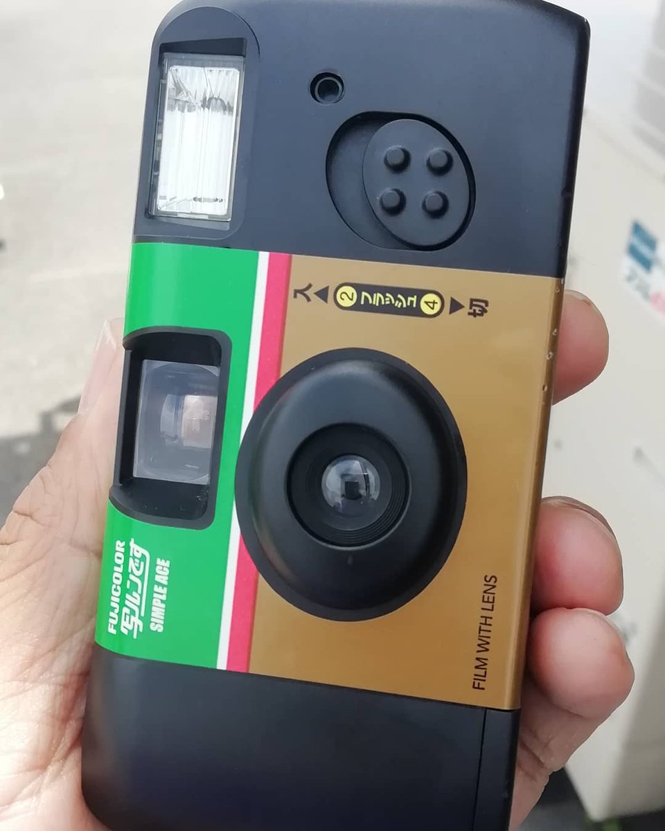 レース実況マン ロージー おはよ写ルンです ヤングに懐かしの使い捨てカメラ 写ルンです 流行っててエモいらしい 現像とかはエディオンでできて買ってみようかしら 笑 今日もがんばり8ミリビデオ レース実況予定 ６月２７日 ７月４日