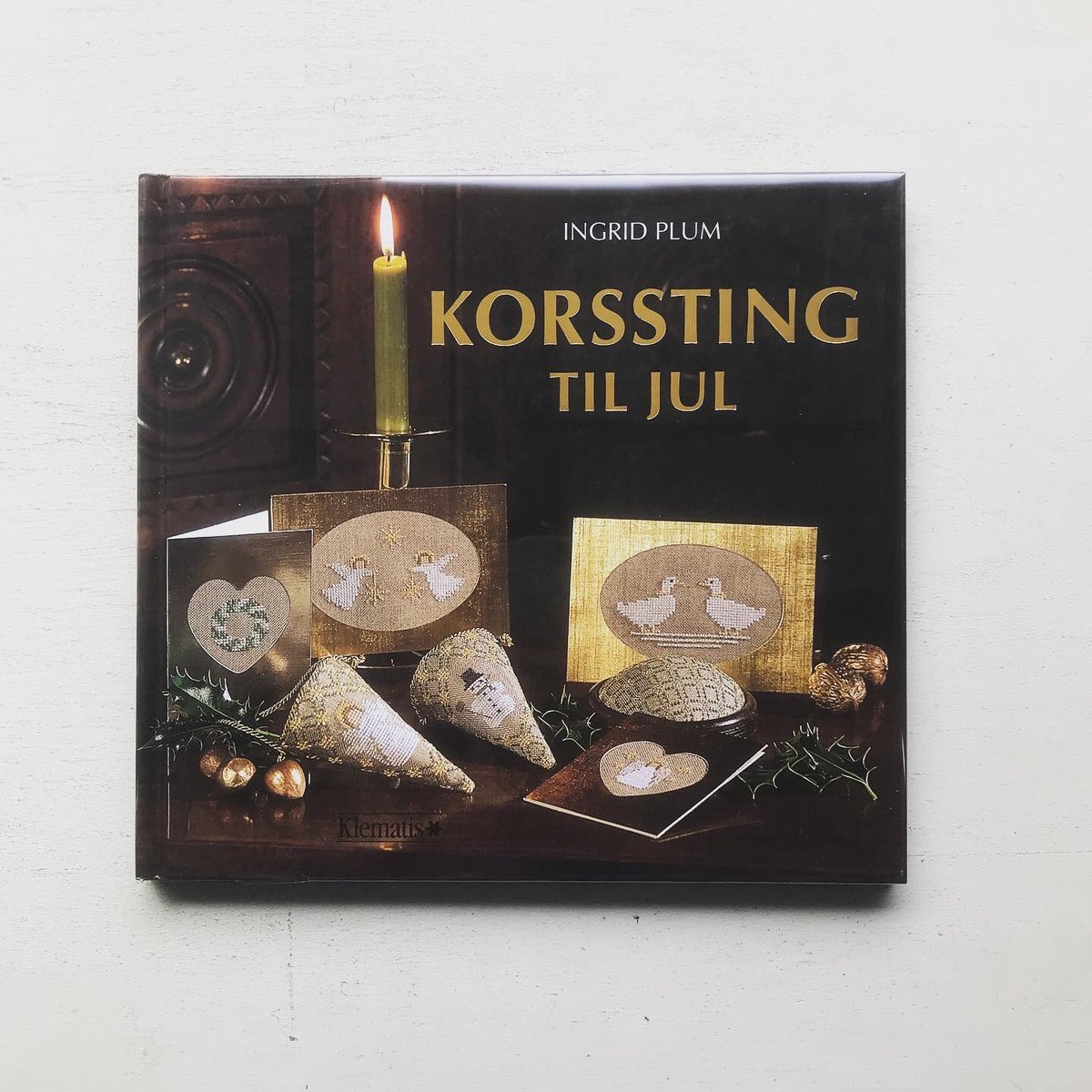 旅する本屋 古書玉椿 吉祥寺parco2階での Tokyo Book Parkに補充いたしました 人気の北欧の クロスステッチ図案集 ウィーヴィング ノート サモイロフさんらによるルドゥーテの花々のクロスステッチ図案集 バルツァシャーグのハンガリー人伝統図案集